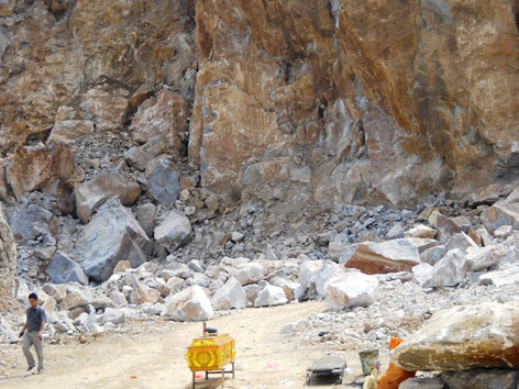 Sạt lở đá, 4 người thương vong