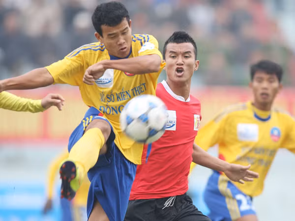 Việc VTC ghi hình phát sóng trận V.Ninh Bình-TĐCS Đồng Tháp cuối tuần qua bị TTAV cho là vi phạm bản quyền truyền hình. Ảnh: VSI