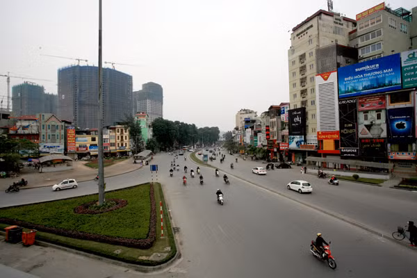 Đường Láng - Ngã tư Sở, vắng như chàu Bà Đanh ngày đầu năm mới 2013