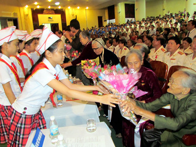 Biểu dương những người bảo vệ biên giới, biển đảo