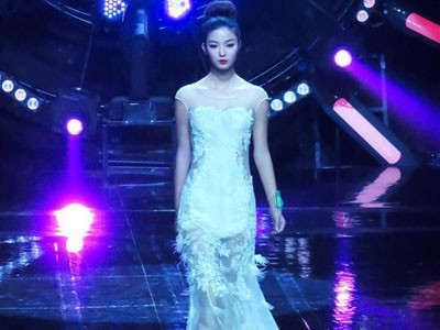 Chân dài 16 tuổi Trung Hoa gây sốt