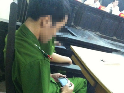 Bát nháo chốn công đường