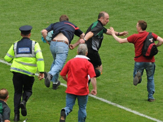 Trọng tài bị đánh hội đồng