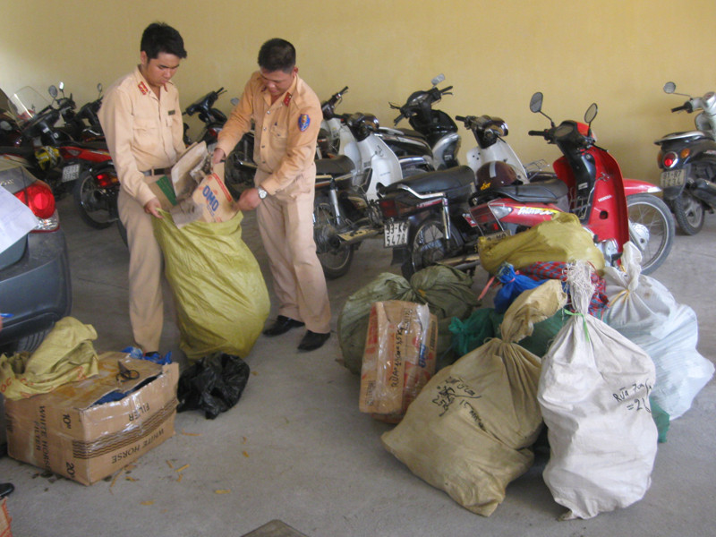 Bắt xe chở hàng trăm động vật hoang dã vào Hà Nội