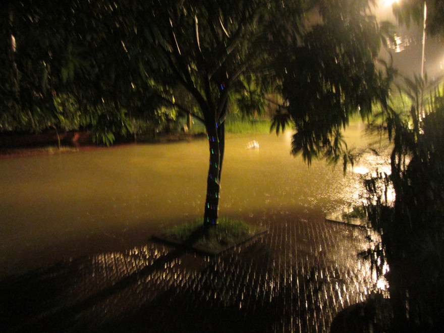 Mưa lớn gây ngập lụt