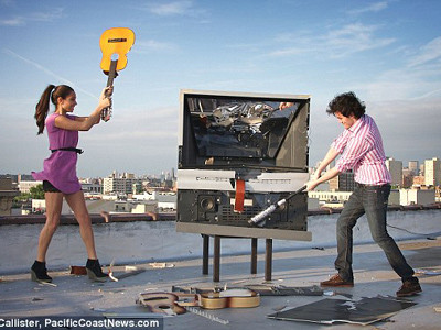 Đập phá hàng hiệu để xả stress