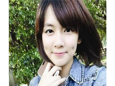 Nữ sinh má lúm đồng tiền gây sốt dân mạng