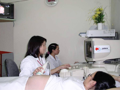 Siêu âm chọn giới tính thai nhi là một trong những nguyên nhân làm chênh lệch giới tính hiện nay Ảnh: L.N