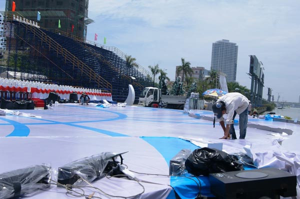 Sẵn sàng cho đêm hội Sắc màu trên sông Hàn