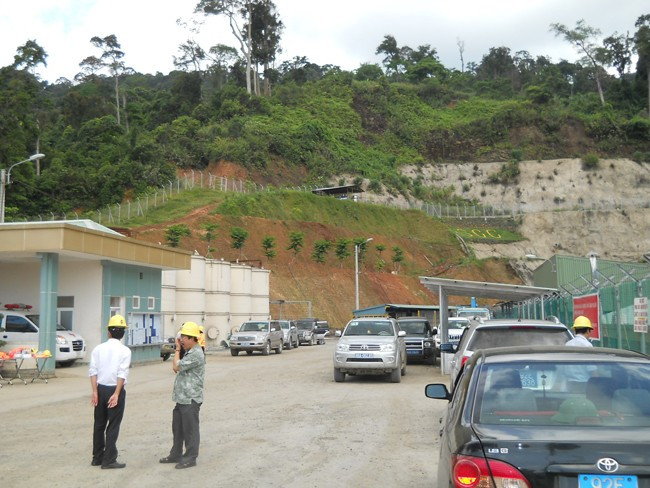 Hai công ty vàng lớn nhất nước tạm dừng hoạt động