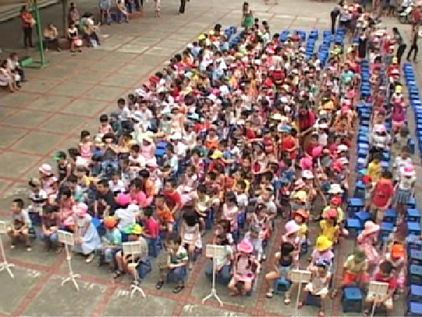 Hình ảnh trường học cơi nới đón ‘heo vàng’