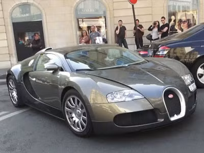 Samuel Eto’o cưỡi Bugatti Veyron