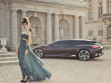 Chân dài cá tính bên Citroën Numéro 9