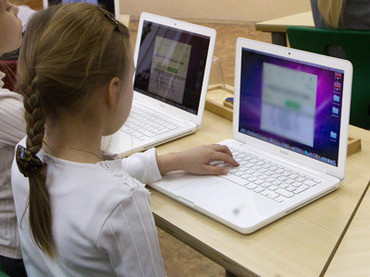 Nghi án người đàn ông quấy rối tình dục hàng trăm bé gái