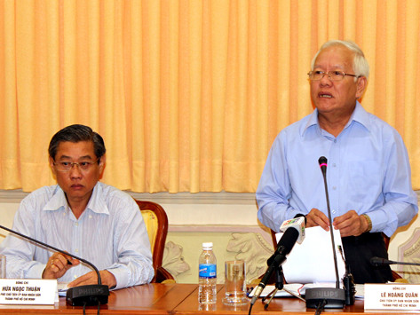 Chủ tịch TP HCM 'choáng' với mức lương 2,6 tỷ đồng