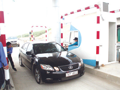 Thu phí đường bộ từ năm 2013: Lo ngại phí chồng phí?