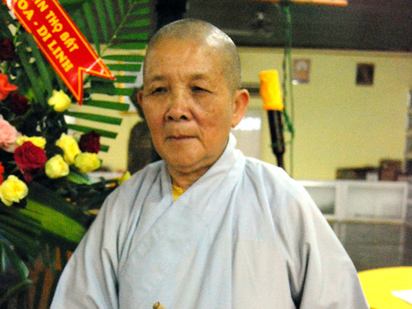 Chùa hai cô với mõ gáo dừa