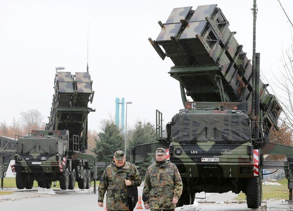 Binh sĩ Mỹ trực tiếp triển khai Patriot tại biên giới Thổ - Syria