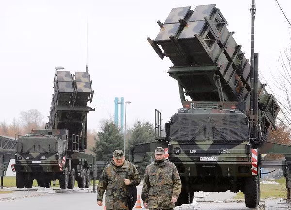 Binh sĩ Mỹ trực tiếp triển khai Patriot tại biên giới Thổ - Syria