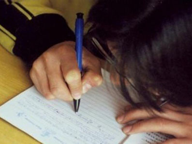 Bị ép học, nam sinh sai côn đồ giết cha và chị gái