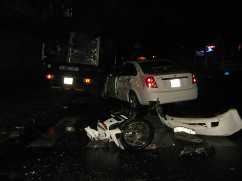 Tai nạn giao thông liên tiếp vì mưa to