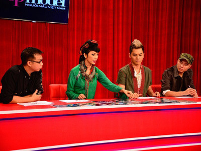 Giám khảo Next Top Model thi nhau rơi lệ