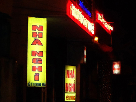 Trưởng phòng giáo dục quan hệ bất chính với vợ người