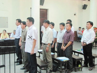 Các bị cáo trong phiên xử Ảnh: BH