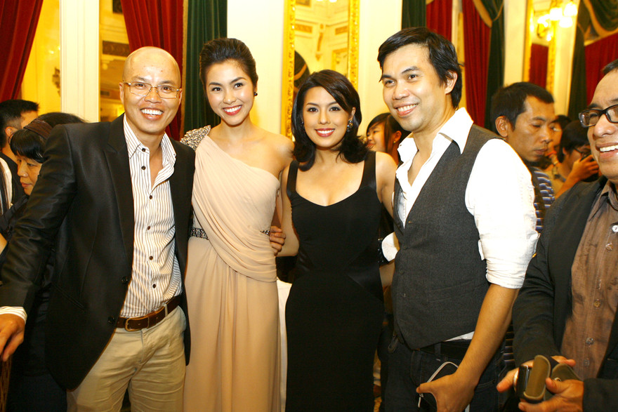 Sao bừng sáng trên thảm đỏ Nhà hát lớn