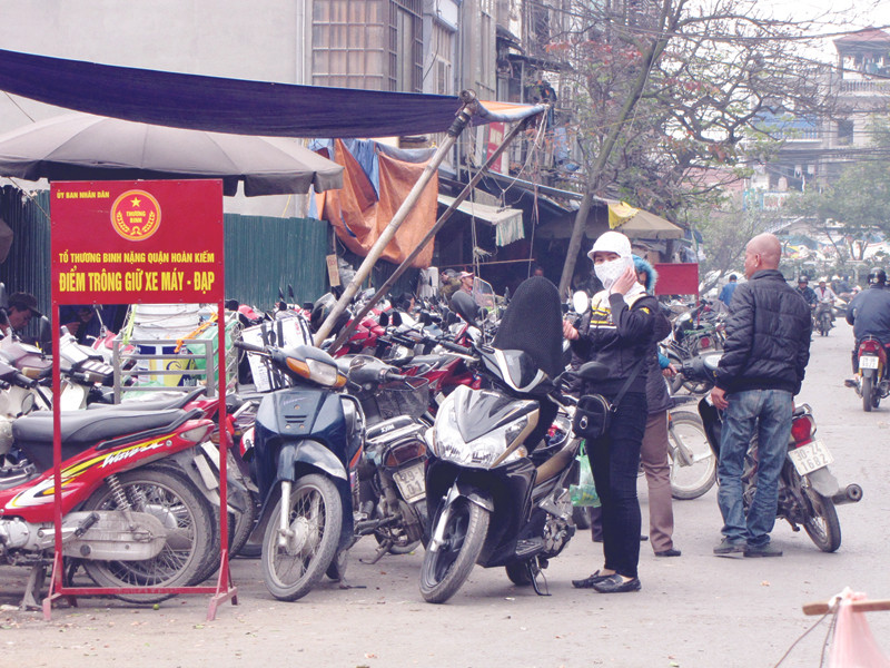 Tranh nhau trông xe, thi nhau tăng giá