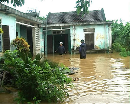 Mưa, lũ tràn ngạp nhà dân tại Nghệ An (Ảnh: baonghean.vn)