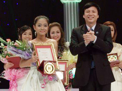 Hoàng Lệ Quyên - giải nhất Tiếng hát mùa thu 2010