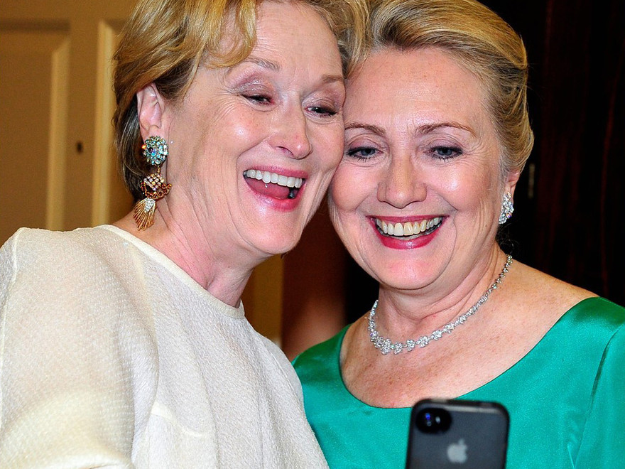 Meryl Streep và Ngoại trưởng Mỹ chụp ảnh 'xì tin'