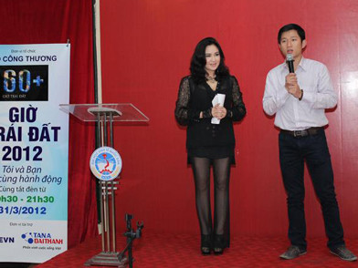 Thanh Lam diện đồ cá tính giao lưu cùng sinh viên