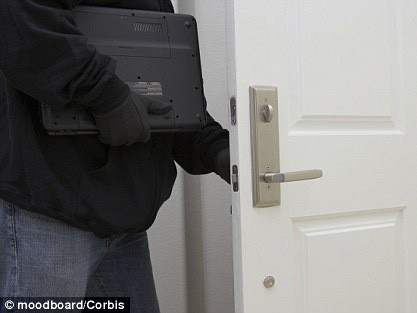 Chết cười trộm trả lại đồ ăn cắp và viết thư xin lỗi