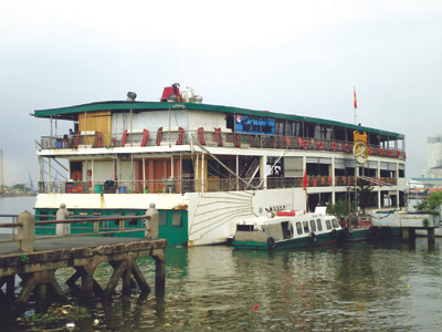 Tàu du lịch nhà hàng Bến Nghé trong đợt kiểm tra vừa qua chủ tàu nhận hàng loạt khuyến cáo về công tác đảm bảo an toàn	Ảnh: LT