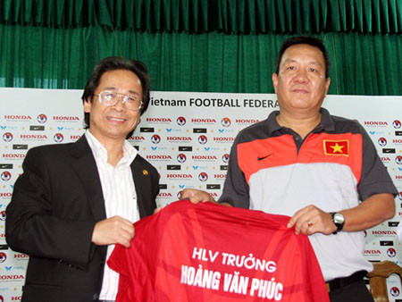 ‘Trảm’ HLV Hoàng Văn Phúc, VFF đã tính toán kỹ