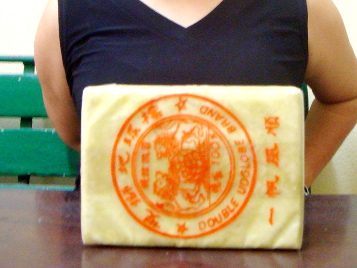 Vượt biên cùng... năm bánh heroin