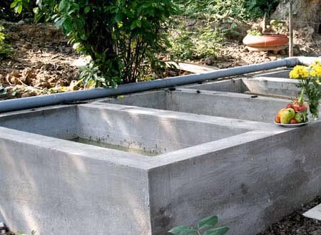 Bố bóp chết con chín tháng tuổi, ném vào bể nước