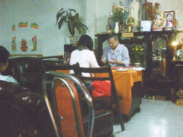 Tôi đi chữa bệnh… “thánh nhân”