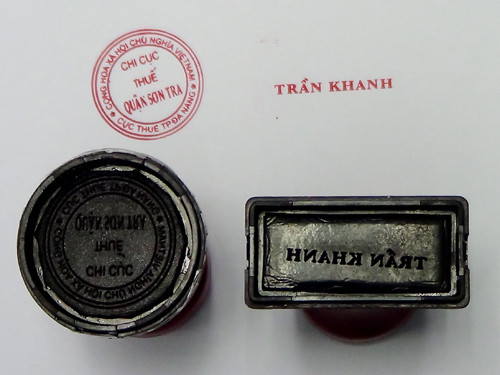 Con dấu Chi cục trưởng thuế ‘dỏm’ tuồn từ nước ngoài về