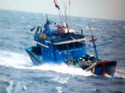 Nhiều tàu chìm, hư hỏng do bão số 2