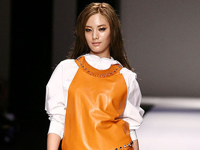 Nana, Kahi tự tin trên sàn cat – walk