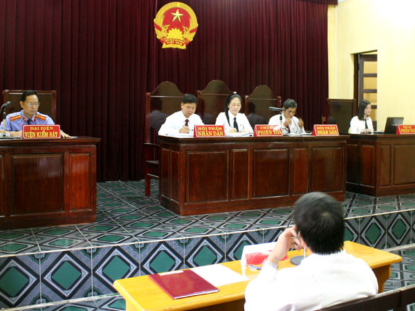 Toàn cảnh hội đồng xét xử sáng nay