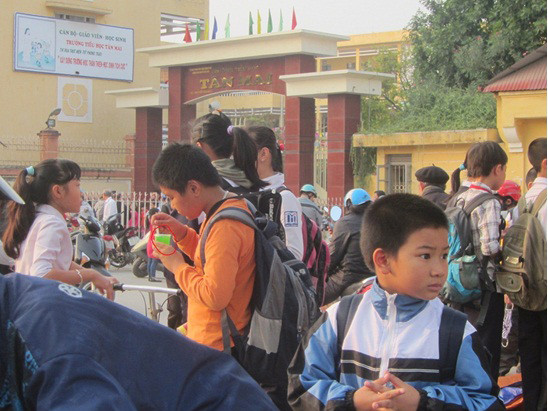 Báo động đồ ăn siêu rẻ trước cổng trường