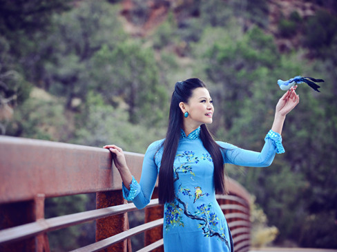 Hoa khôi Hằng Ny: Lung linh áo dài trên đất Mỹ