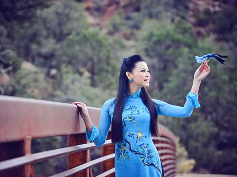 Hoa khôi Hằng Ny: Lung linh áo dài trên đất Mỹ