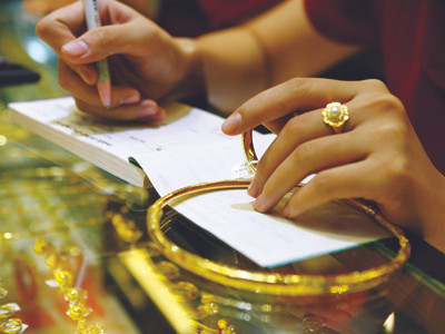 Vàng trong nước loạn giá vì độc quyền?