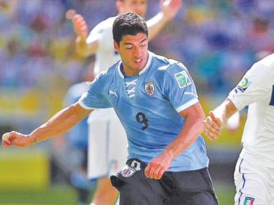 Hàng công nổ ầm ầm, Wenger vẫn muốn hàng khủng