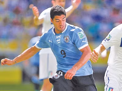 Hàng công nổ ầm ầm, Wenger vẫn muốn hàng khủng